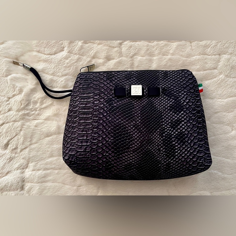 Save My Bag lightweight, durable,  stylish large wristlet in snake skin patern.